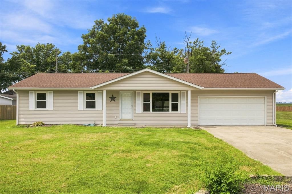 413 W Oak Street , New Baden, IL 62265 Main Photo