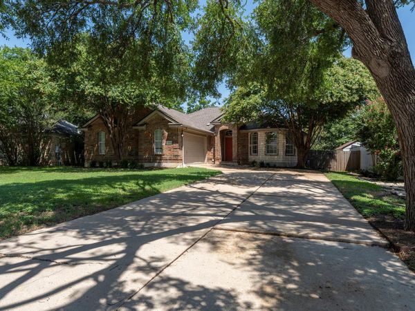 2002 Mimosa TRL, Round Rock, TX 78664