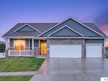11914 Horizon Street, Papillion, NE 68046