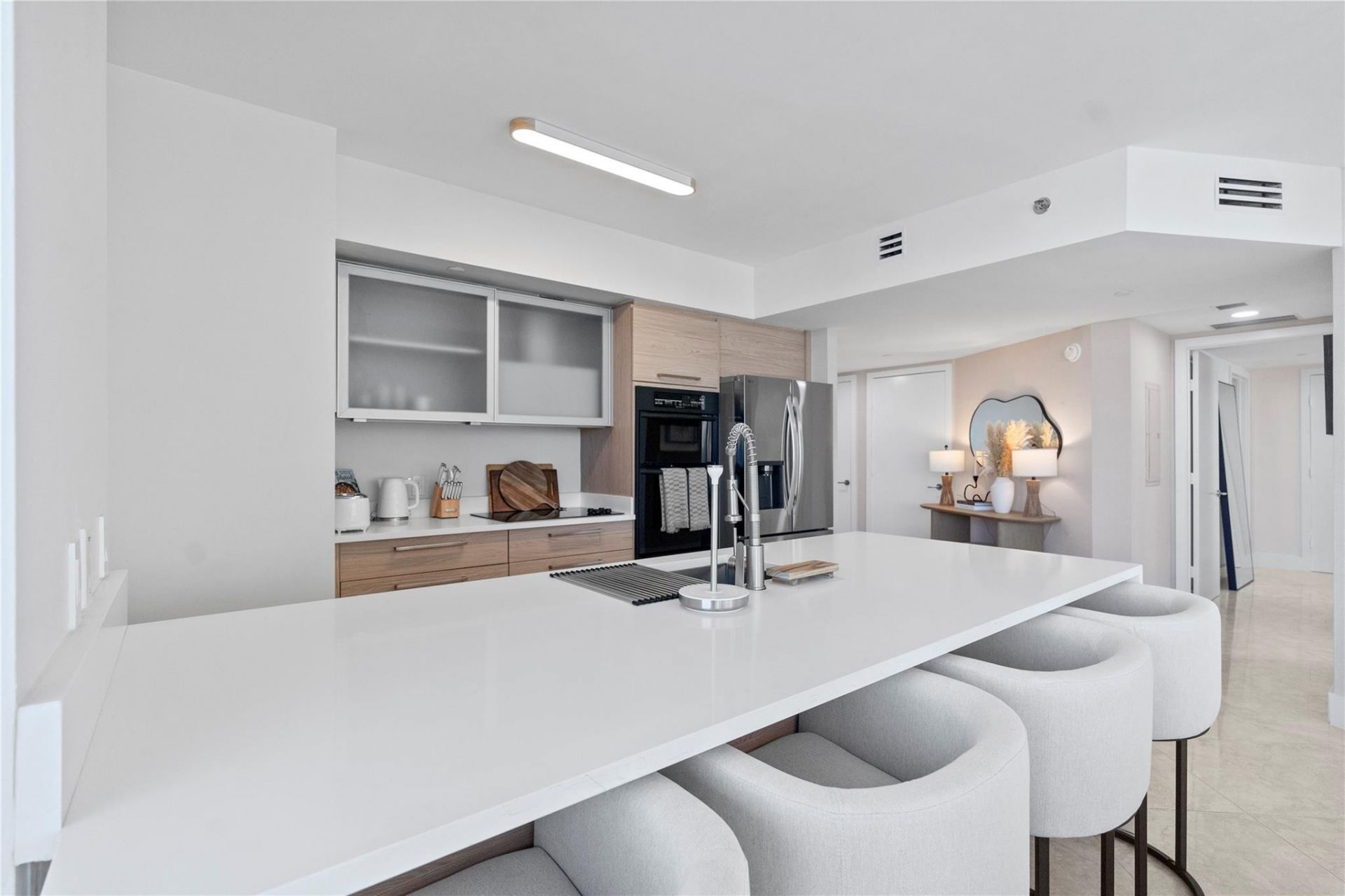 1830 S Ocean Drive, Unit 1006, Hallandale Beach, FL 33009 Photo