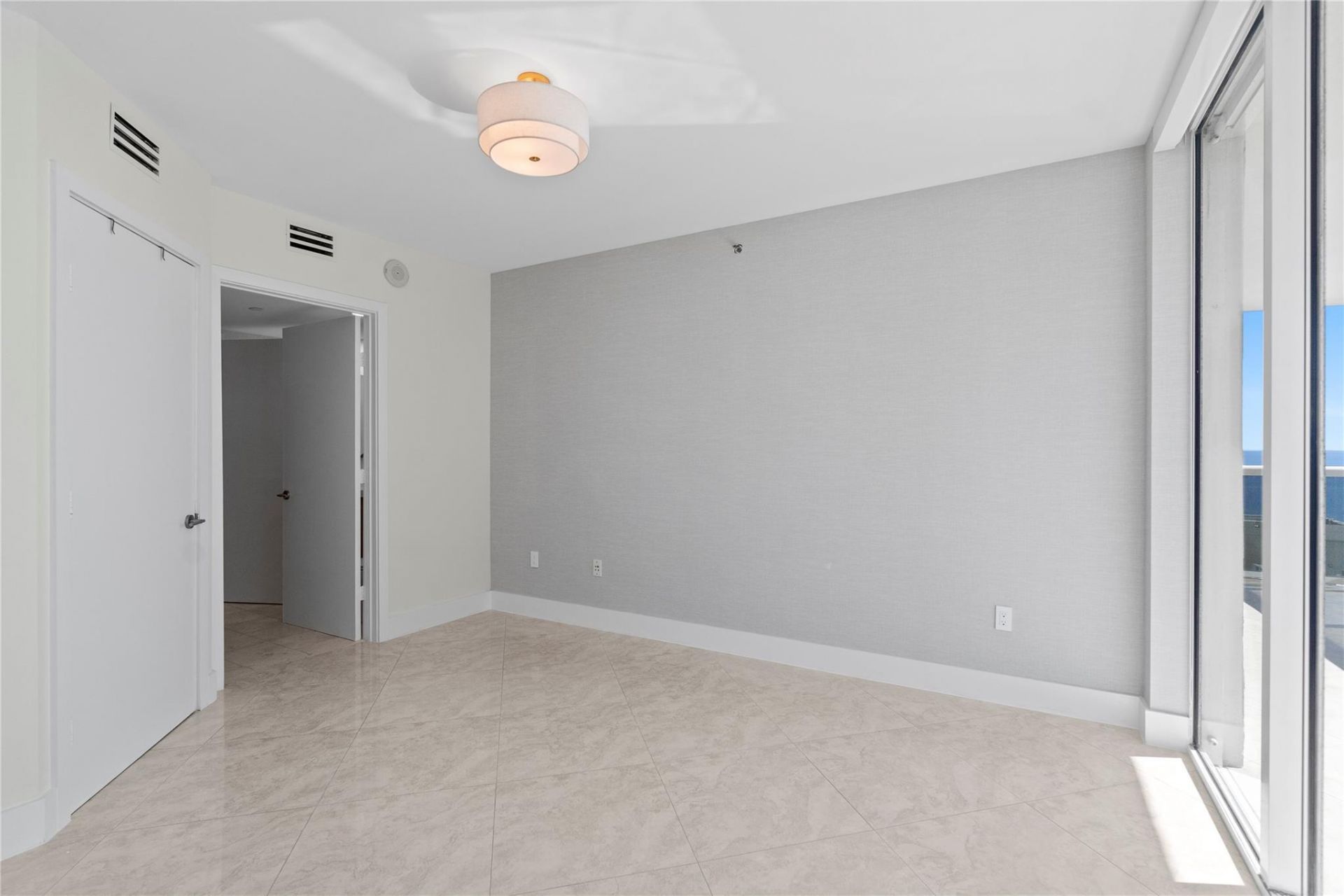 1830 S Ocean Drive, Unit 1006, Hallandale Beach, FL 33009 Photo
