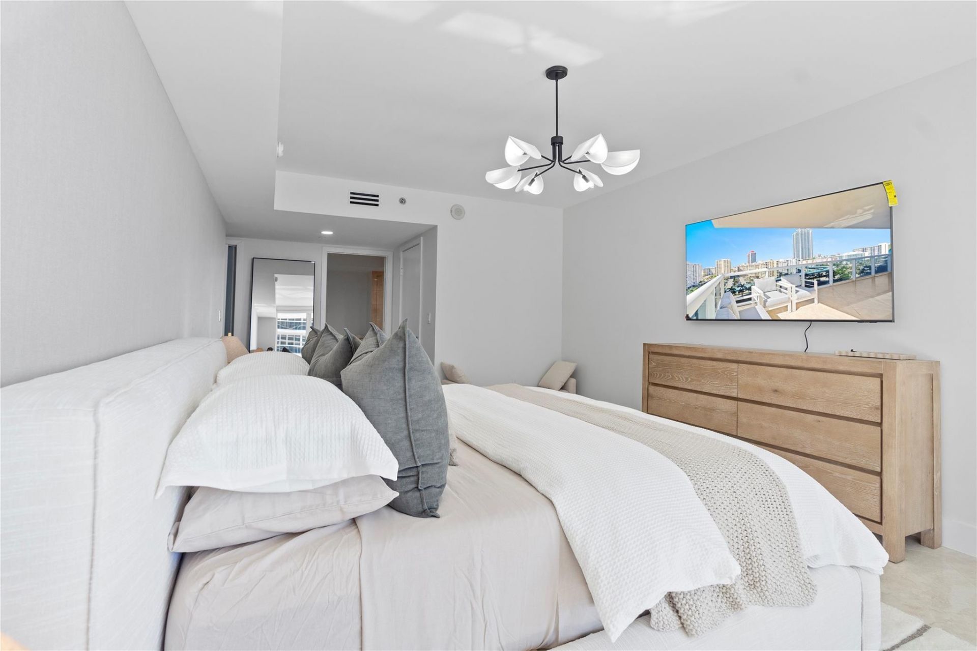 1830 S Ocean Drive, Unit 1006, Hallandale Beach, FL 33009 Photo