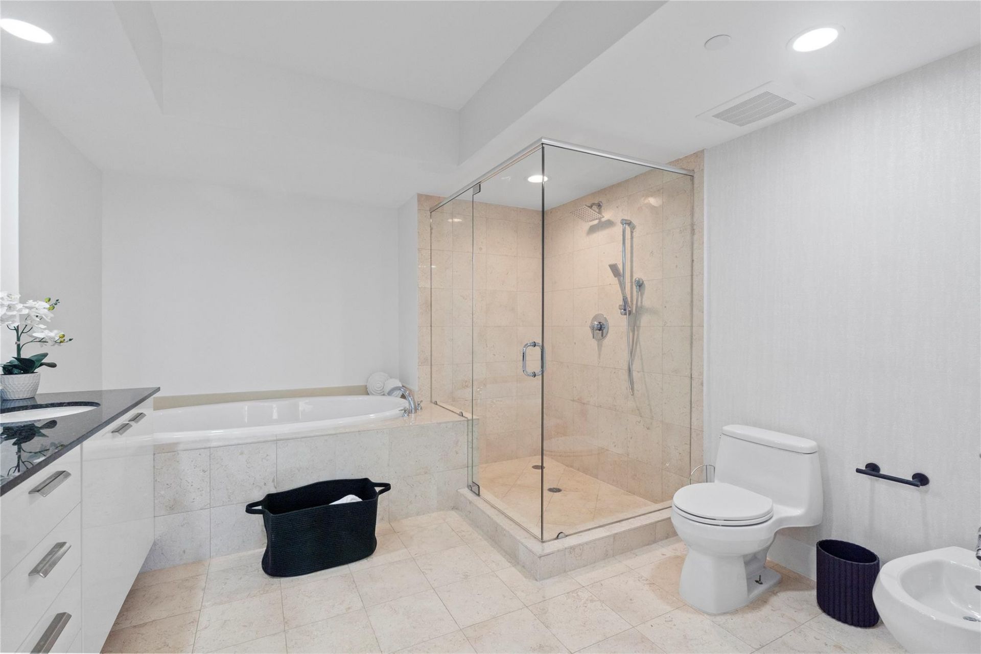 1830 S Ocean Drive, Unit 1006, Hallandale Beach, FL 33009 Photo