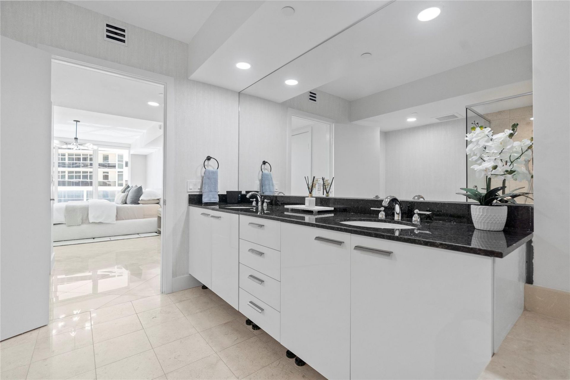1830 S Ocean Drive, Unit 1006, Hallandale Beach, FL 33009 Photo
