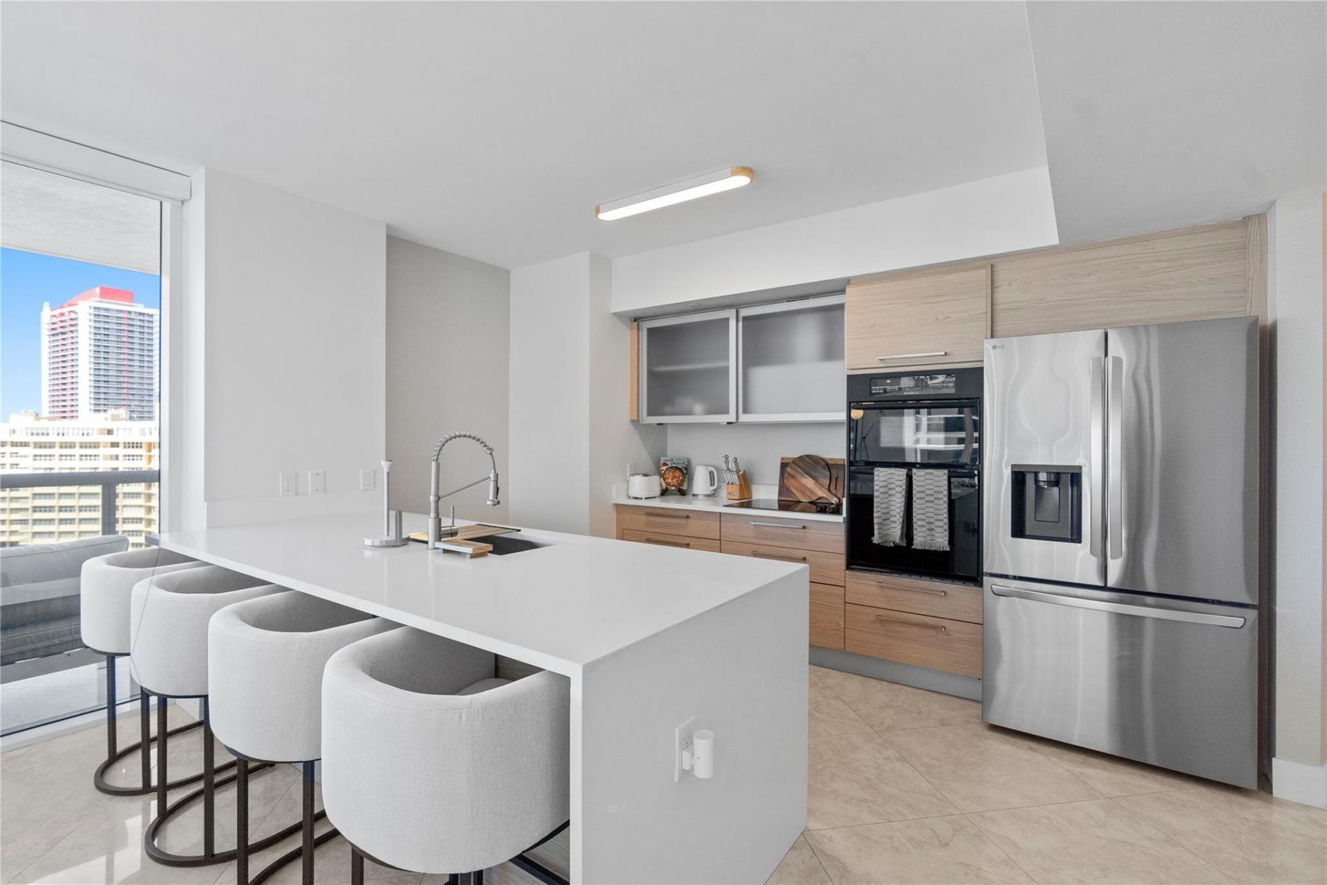 1830 S Ocean Drive, Unit 1006, Hallandale Beach, FL 33009 Photo
