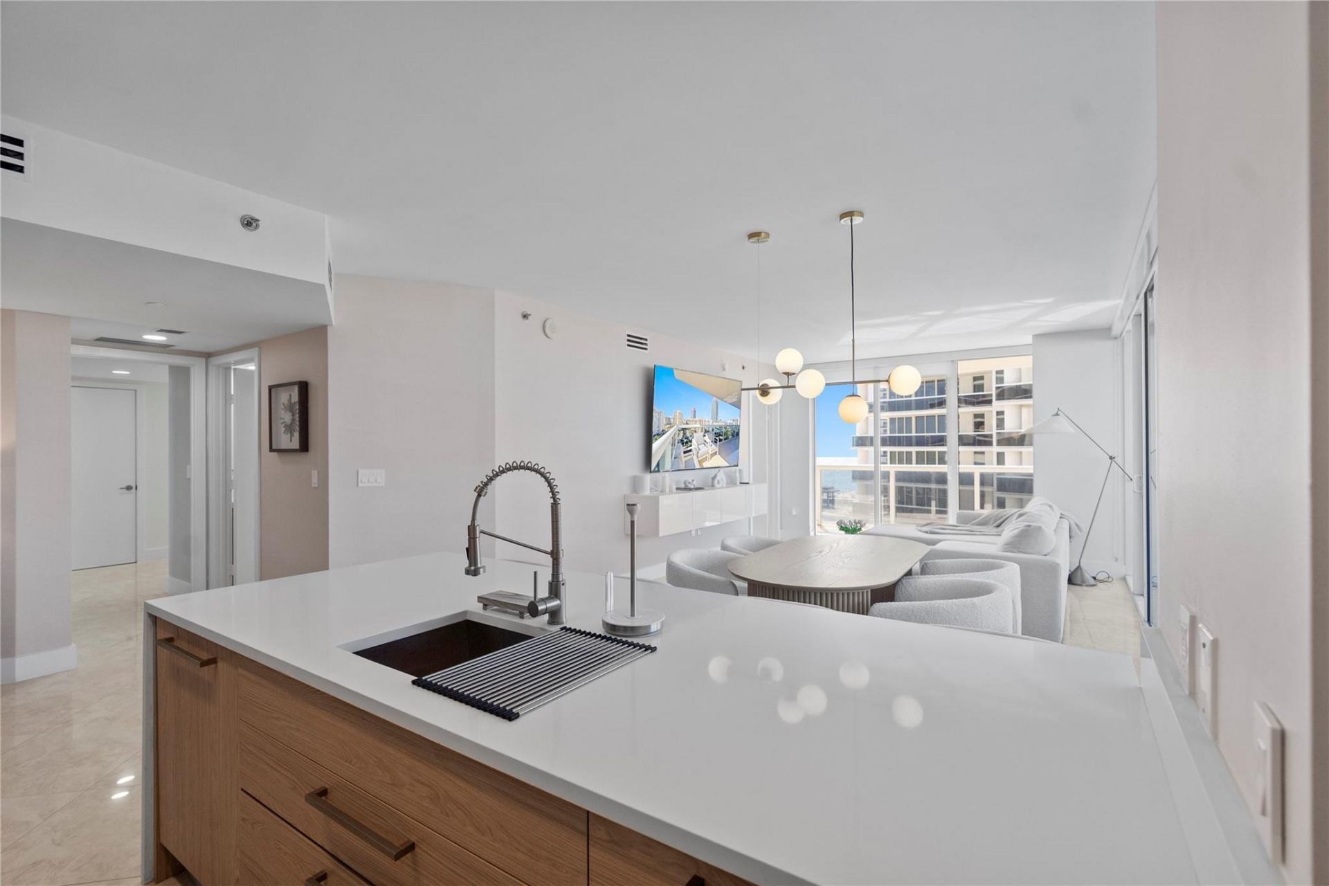 1830 S Ocean Drive, Unit 1006, Hallandale Beach, FL 33009 Photo