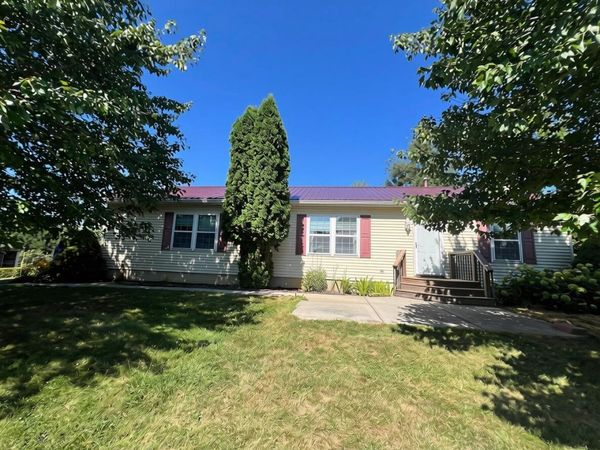 11780 Grass Lake Road, Hillsdale, MI 49242