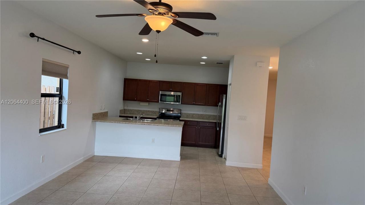 737 SE 37th Pl, Homestead, FL 33033 Photo