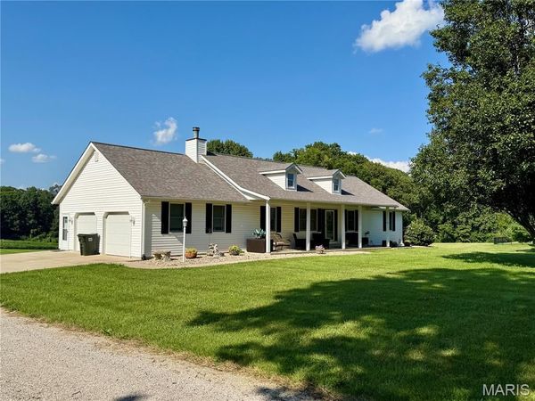 6760 Woodhill Run, Waterloo, IL 62298