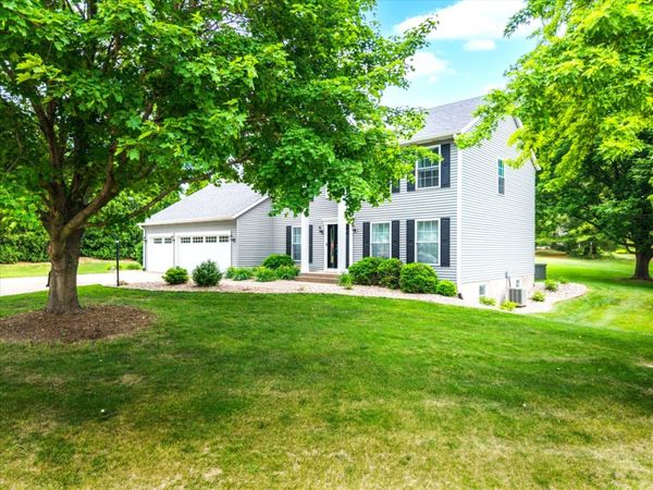 2520 Buckingham Avenue , Bettendorf, IA 52722