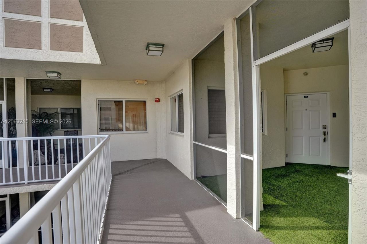 7611 Southampton Ter, Unit 409, Tamarac, FL 33321 Photo
