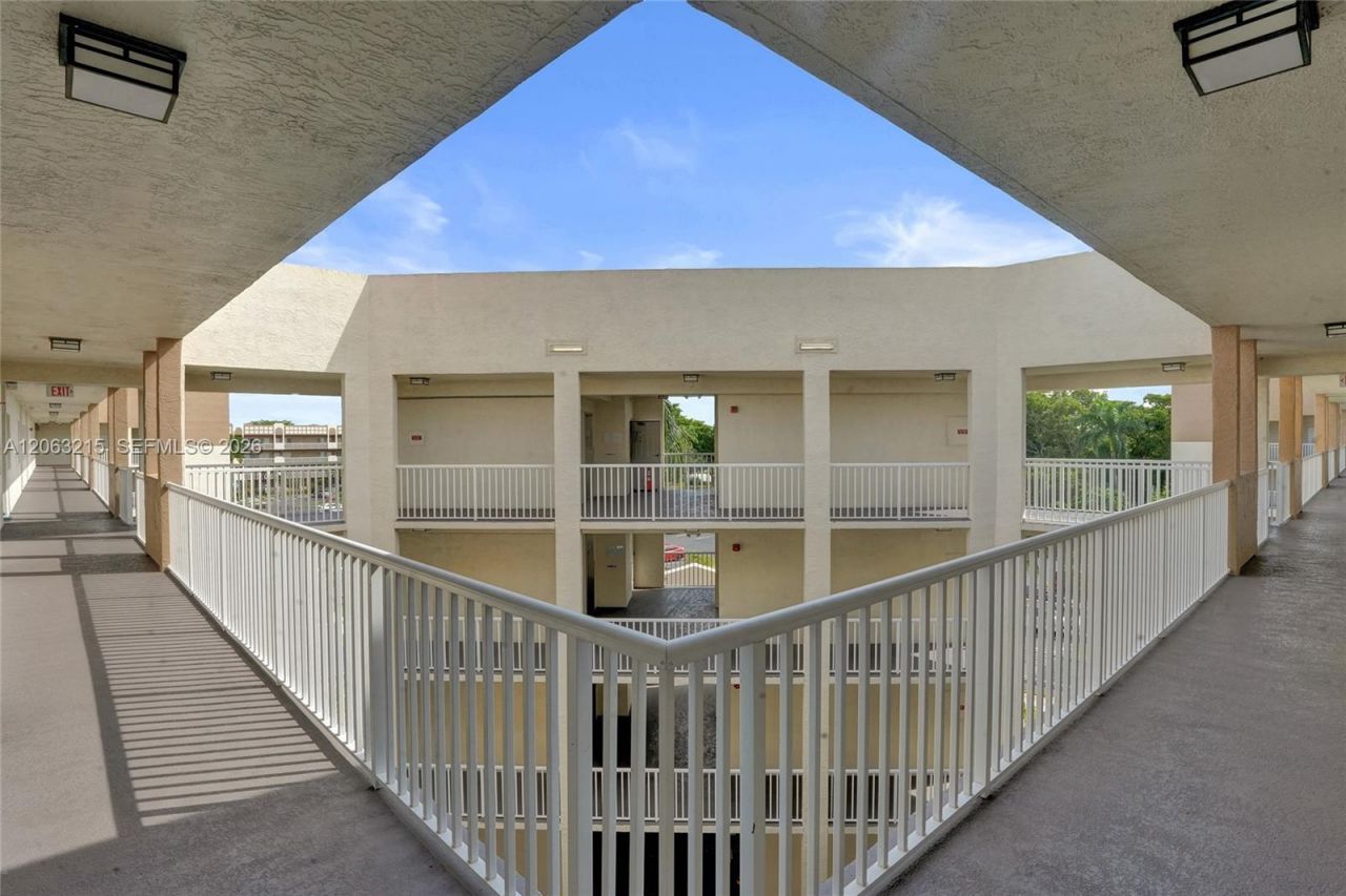 7611 Southampton Ter, Unit 409, Tamarac, FL 33321 Photo