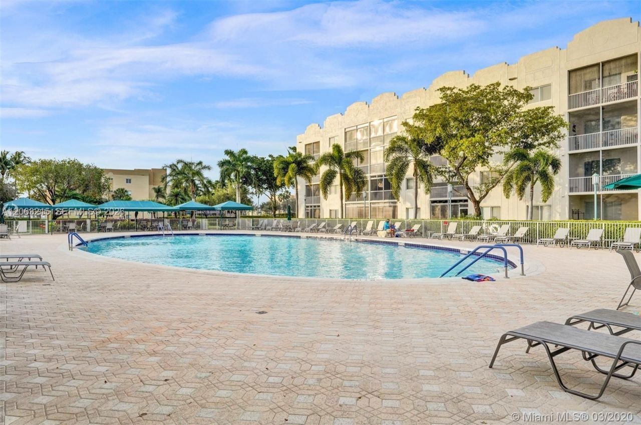 7611 Southampton Ter, Unit 409, Tamarac, FL 33321 Photo
