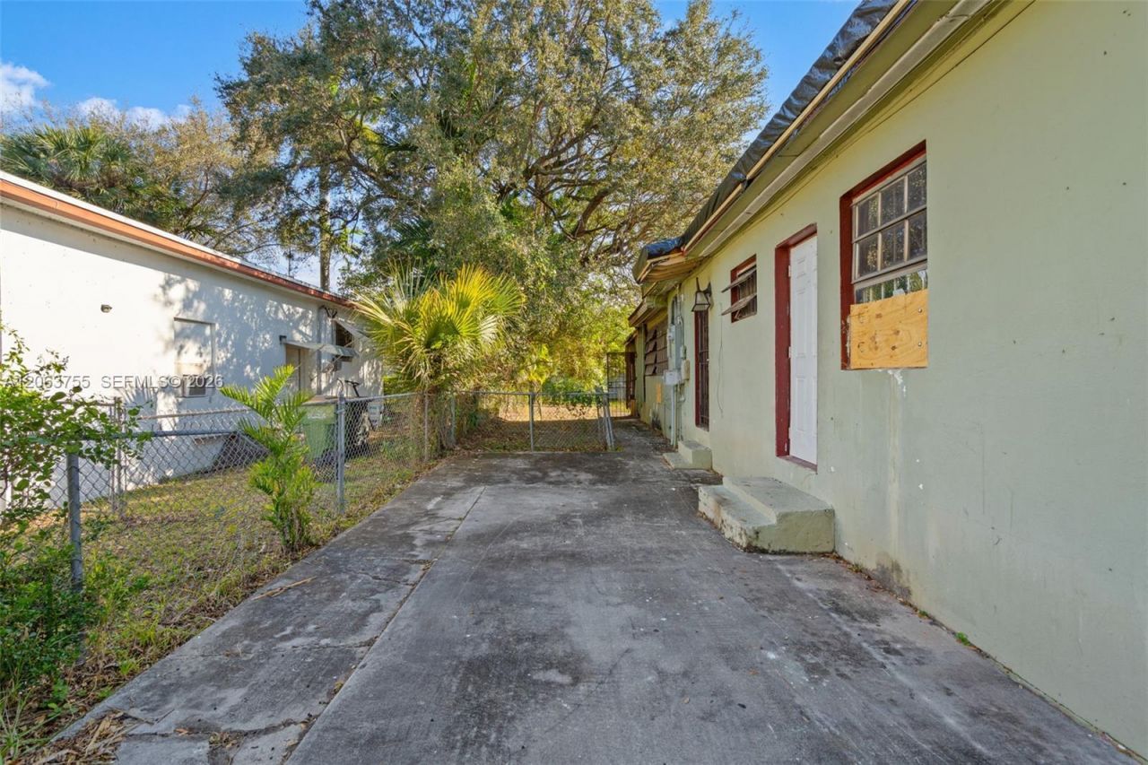 760 NE 147th St, North Miami, FL 33161 Photo