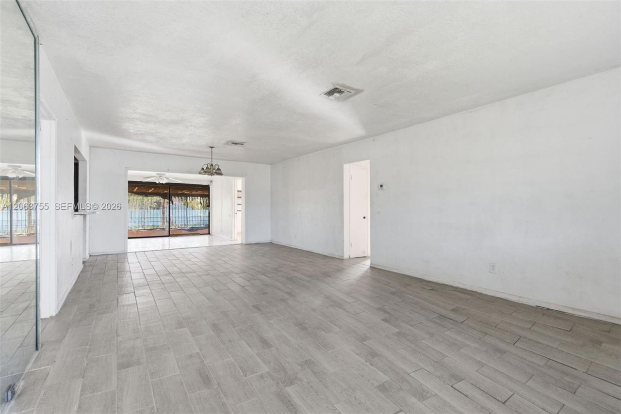 760 NE 147th St, North Miami, FL 33161 Photo