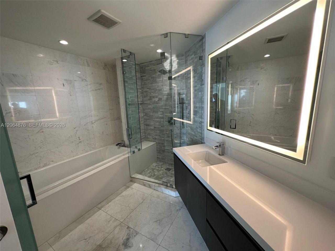 851 NE 1st Ave , Unit 4006, Miami, FL 33132 Photo