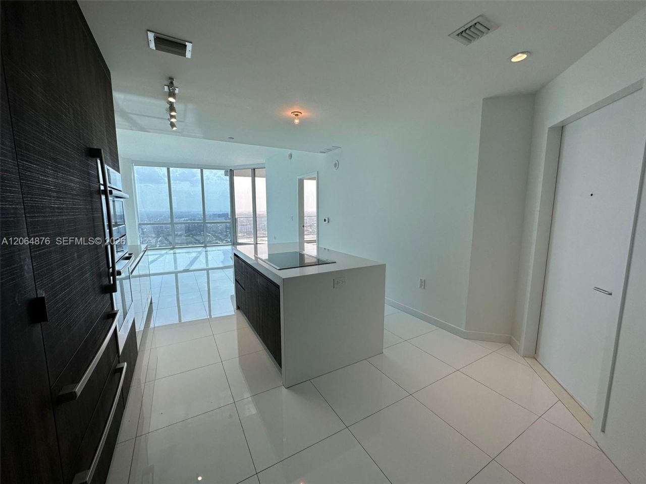 851 NE 1st Ave , Unit 4006, Miami, FL 33132 Photo