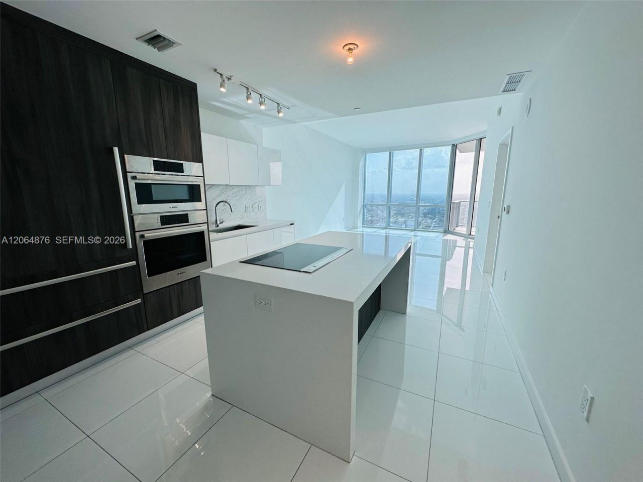 851 NE 1st Ave , Unit 4006, Miami, FL 33132 Photo