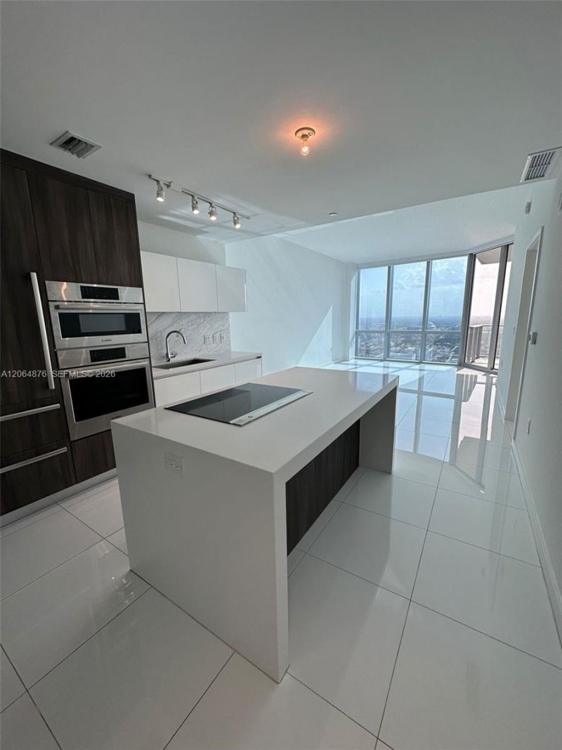 851 NE 1st Ave , Unit 4006, Miami, FL 33132 Photo