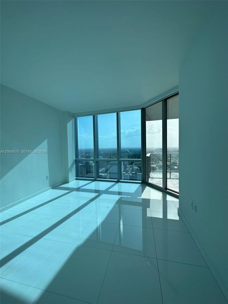 851 NE 1st Ave , Unit 4006, Miami, FL 33132 Photo
