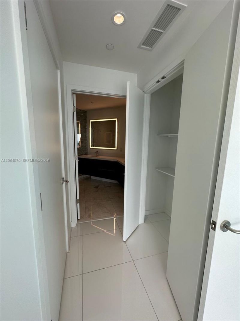 851 NE 1st Ave , Unit 4006, Miami, FL 33132 Photo