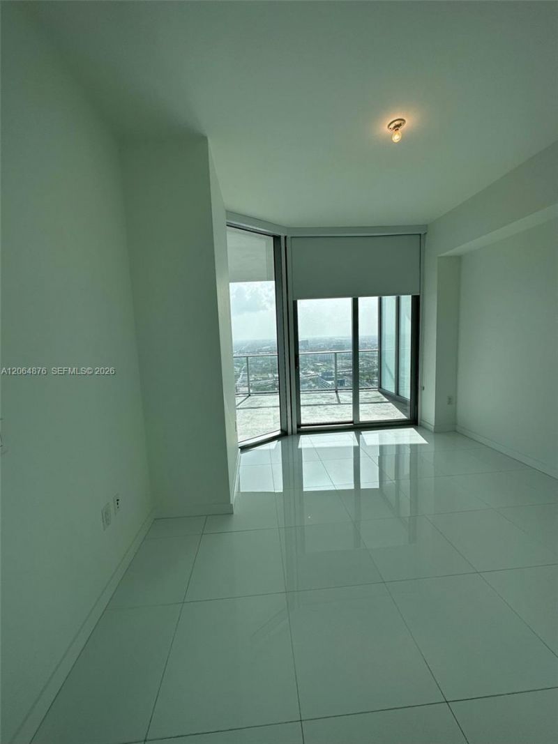 851 NE 1st Ave , Unit 4006, Miami, FL 33132 Photo