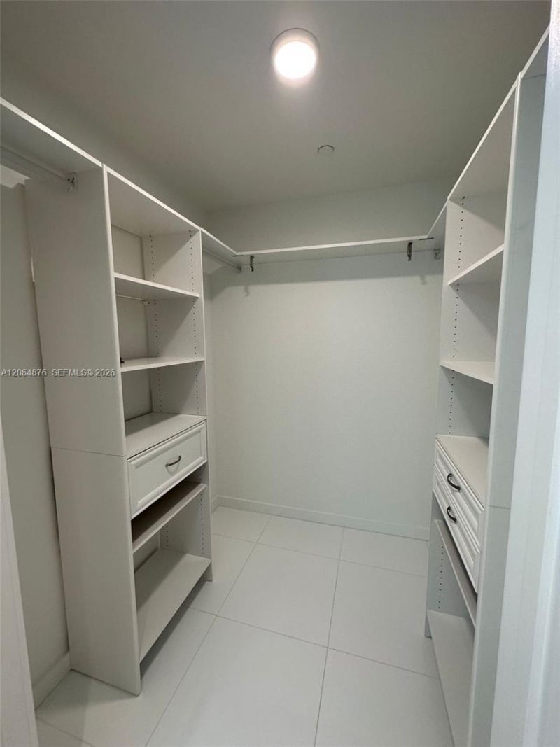 851 NE 1st Ave , Unit 4006, Miami, FL 33132 Photo