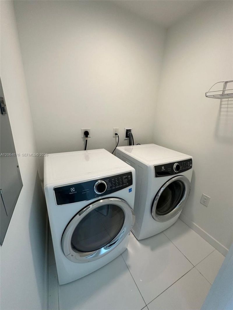 851 NE 1st Ave , Unit 4006, Miami, FL 33132 Photo