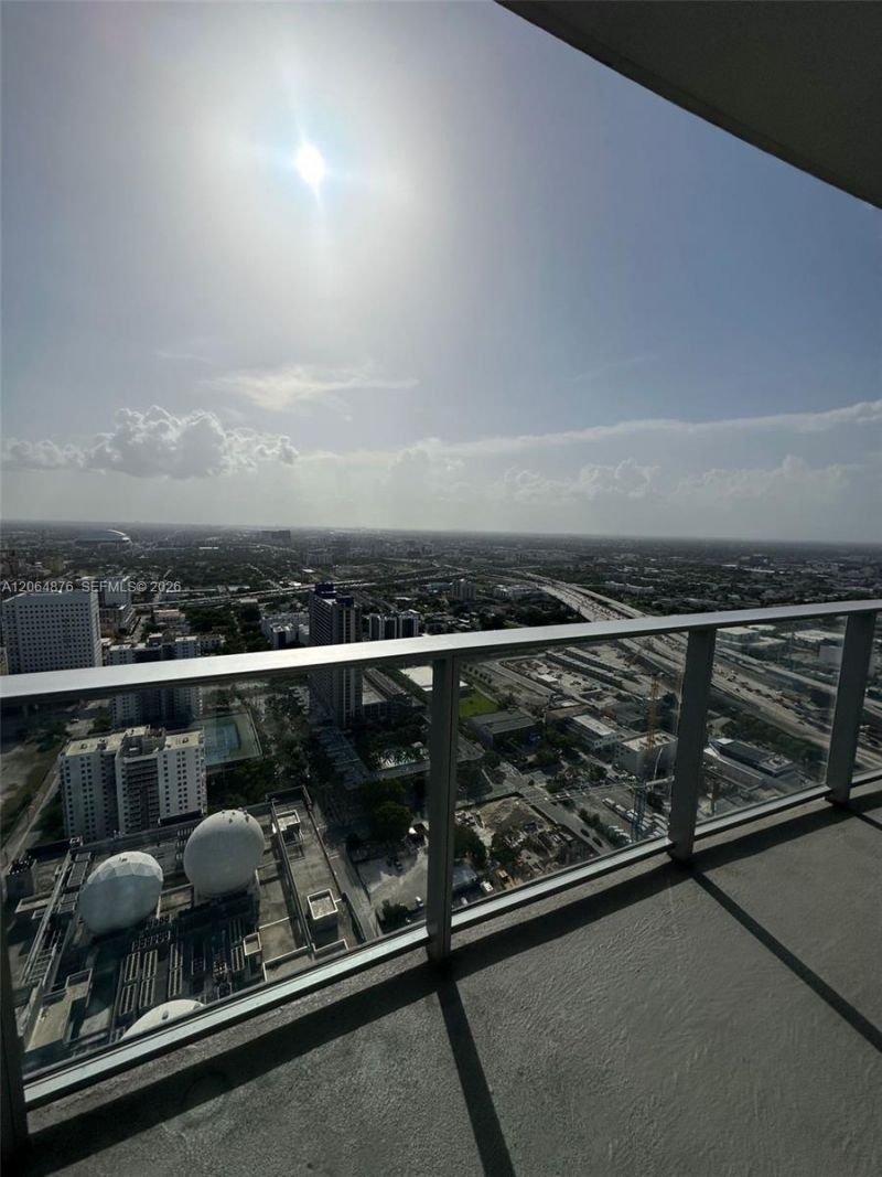 851 NE 1st Ave , Unit 4006, Miami, FL 33132 Photo