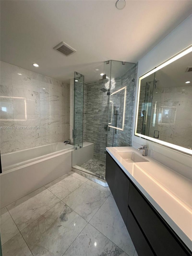 851 NE 1st Ave , Unit 4006, Miami, FL 33132 Photo
