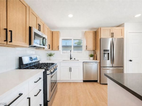 2454 Winterwood Boulevard , Las Vegas, NV 89142