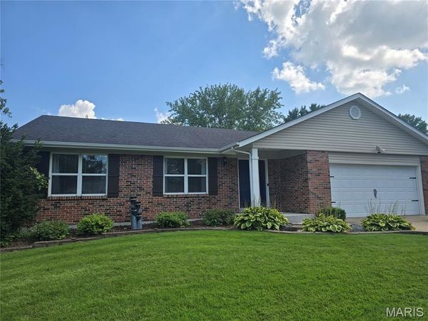 104 Cedar Crest Court , St Charles, MO 63304