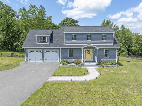 10 Meghan Drive, Sandown, NH 03873