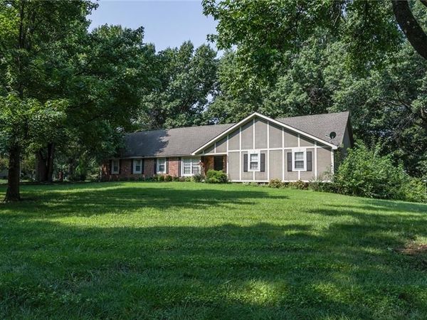 16040 Outlook Avenue, Stilwell, KS 66085