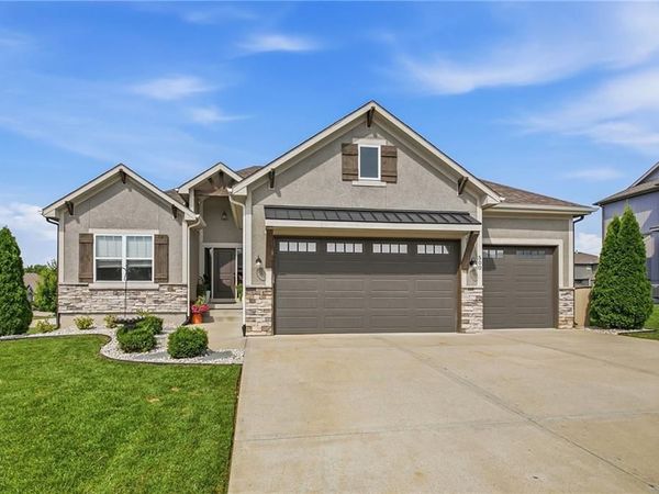 500 NE Hidden View Lane, Lee's Summit, MO 64086