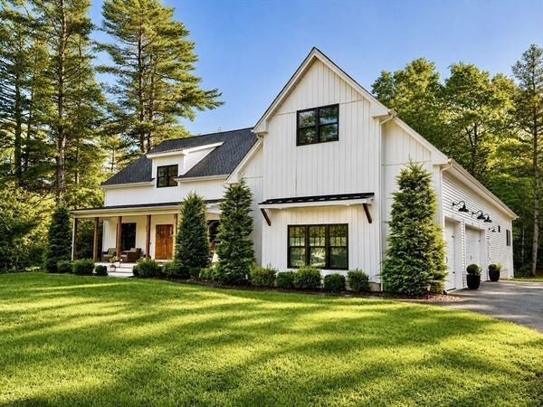 12 High St, Unit 1, Rochester, MA 02770