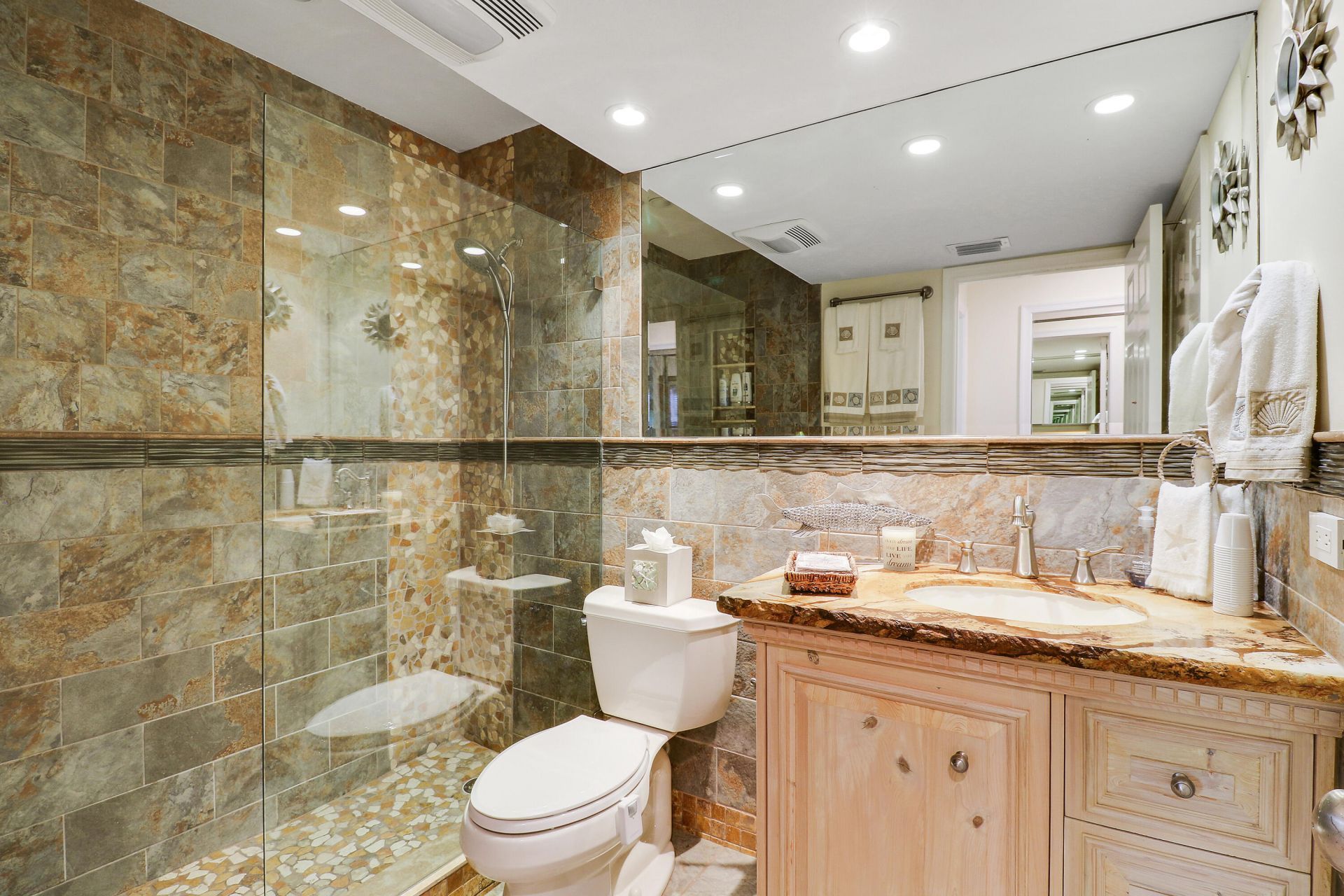 711 Hummingbird Way, Unit 201, North Palm Beach, FL 33408 Photo