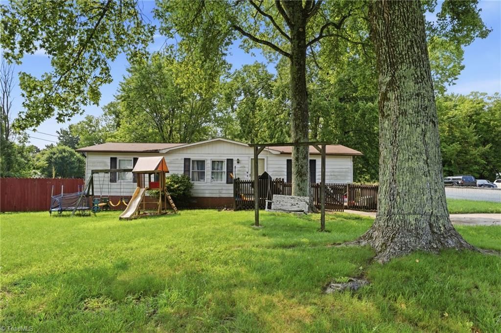 374 Grimes Boulevard, Lexington, NC 27292 Main Photo