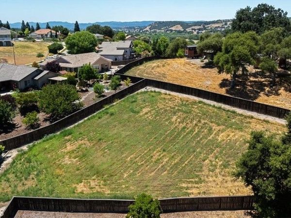 609 Navajo, Paso Robles, CA 93446