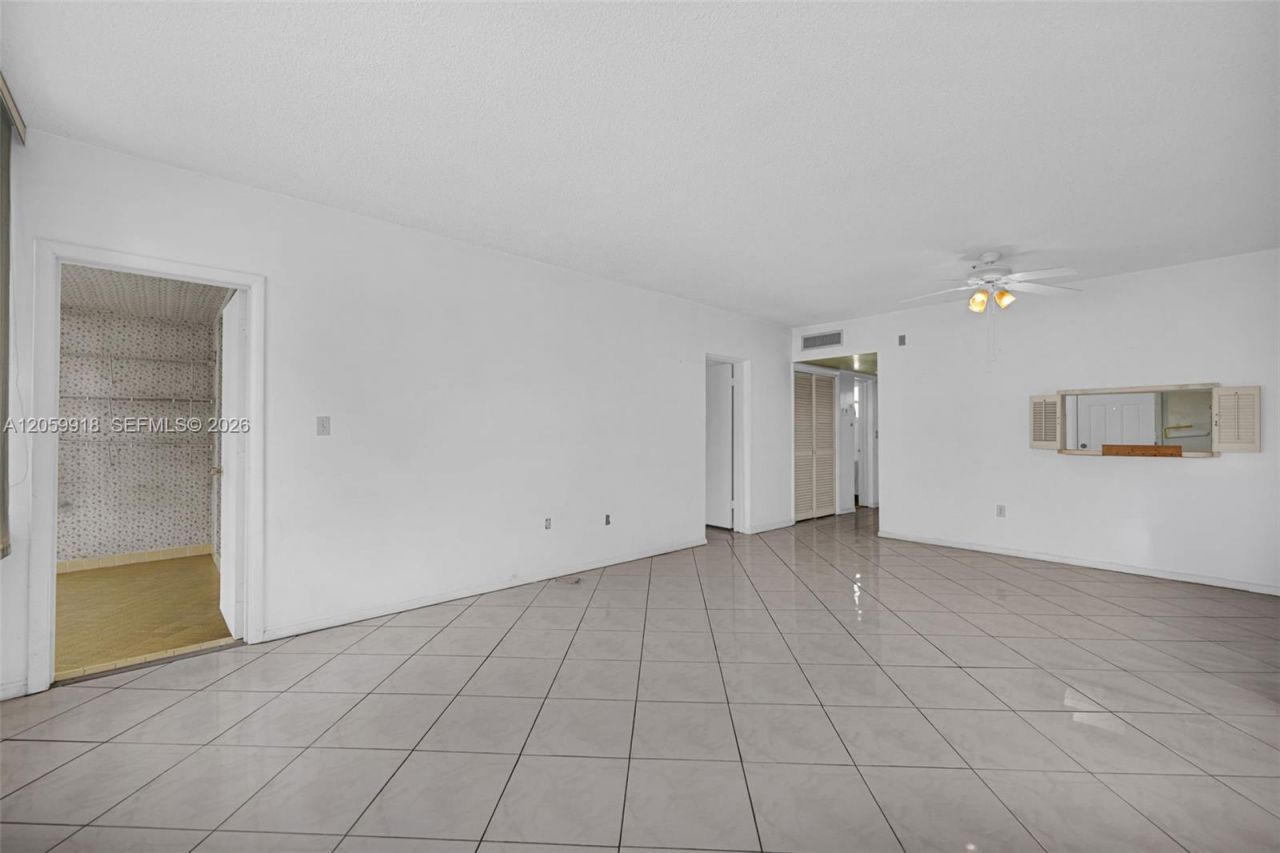 18555 NE 14th Ave , Unit 502, Miami, FL 33179 Photo