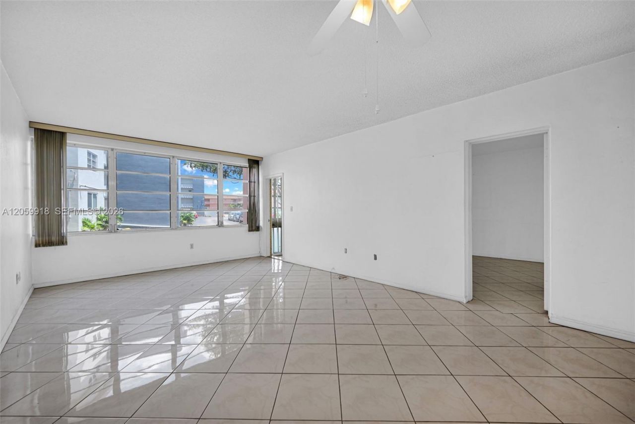 18555 NE 14th Ave , Unit 502, Miami, FL 33179 Photo