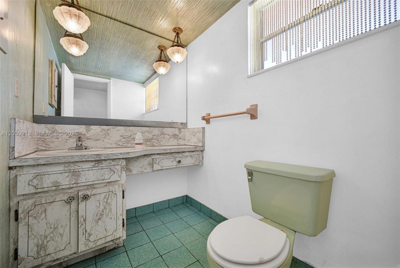 18555 NE 14th Ave , Unit 502, Miami, FL 33179 Photo