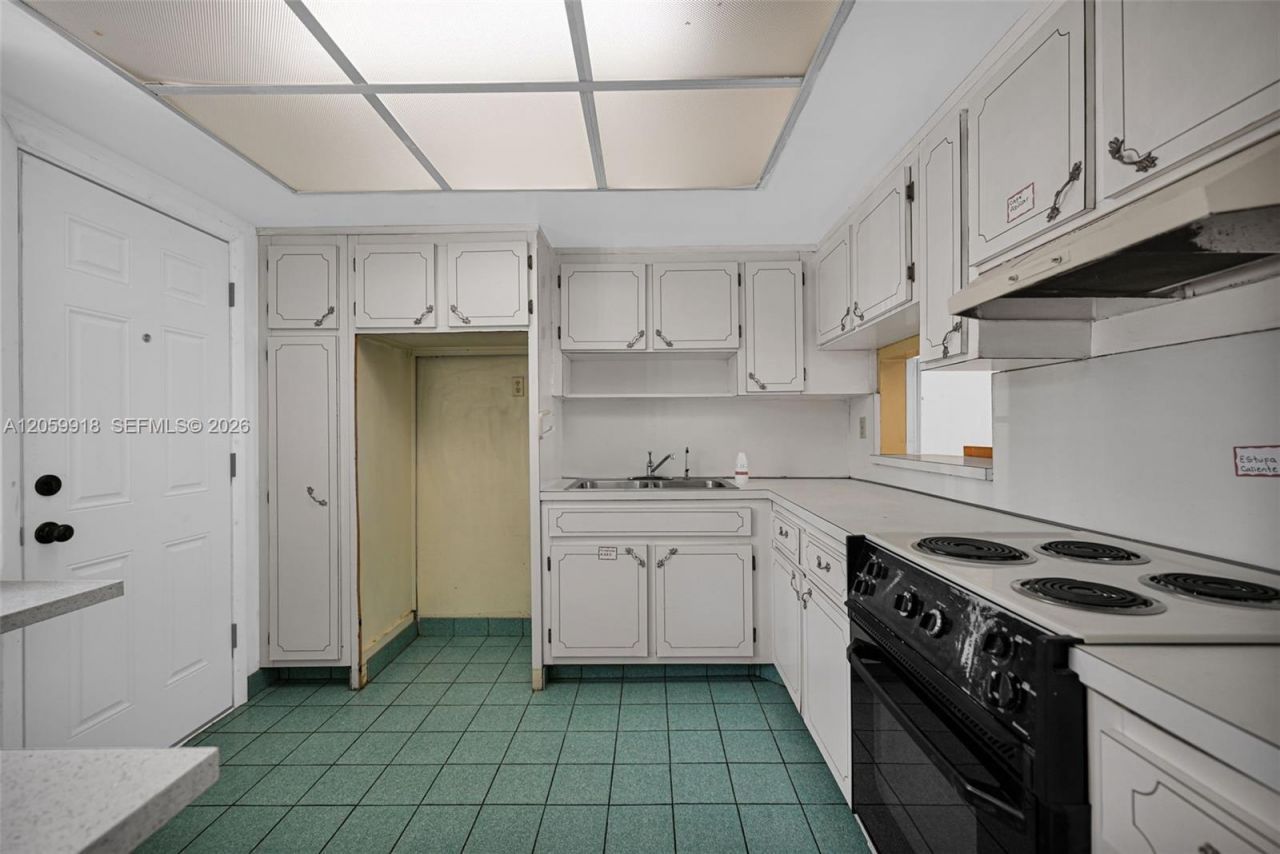 18555 NE 14th Ave , Unit 502, Miami, FL 33179 Photo