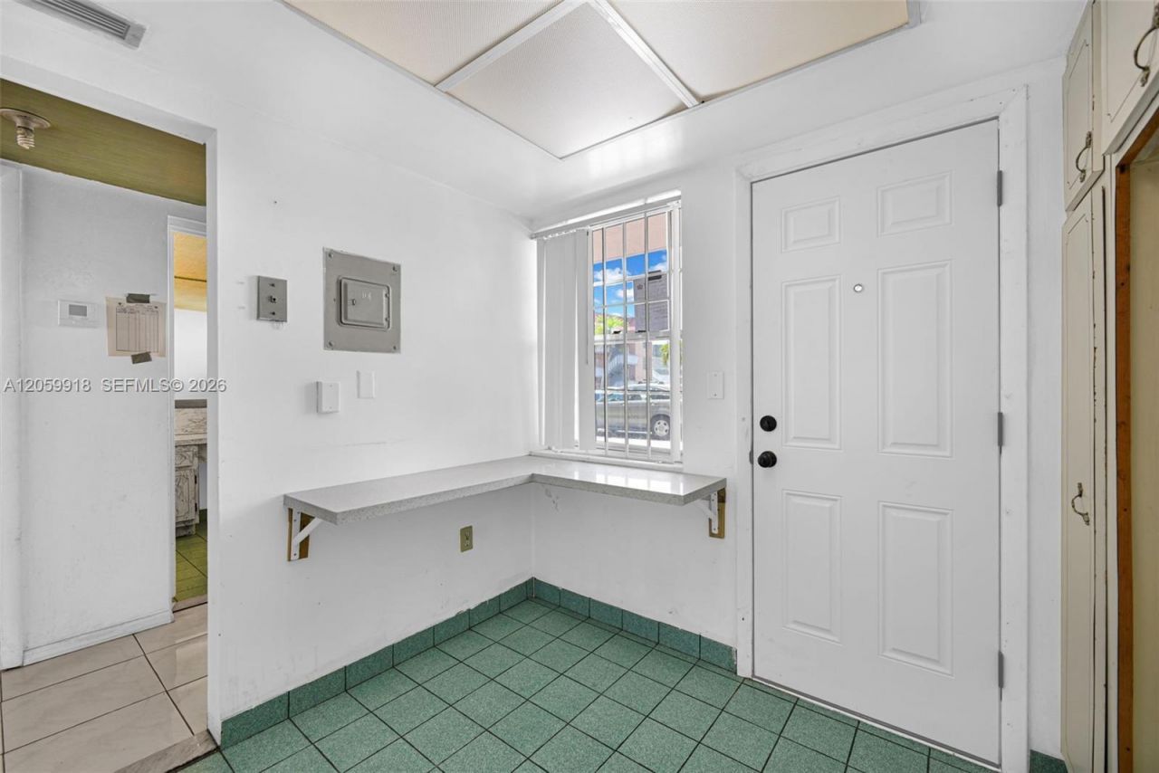 18555 NE 14th Ave , Unit 502, Miami, FL 33179 Photo