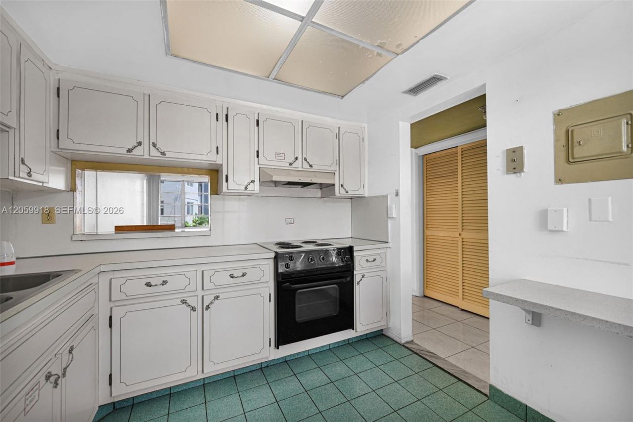 18555 NE 14th Ave , Unit 502, Miami, FL 33179 Photo