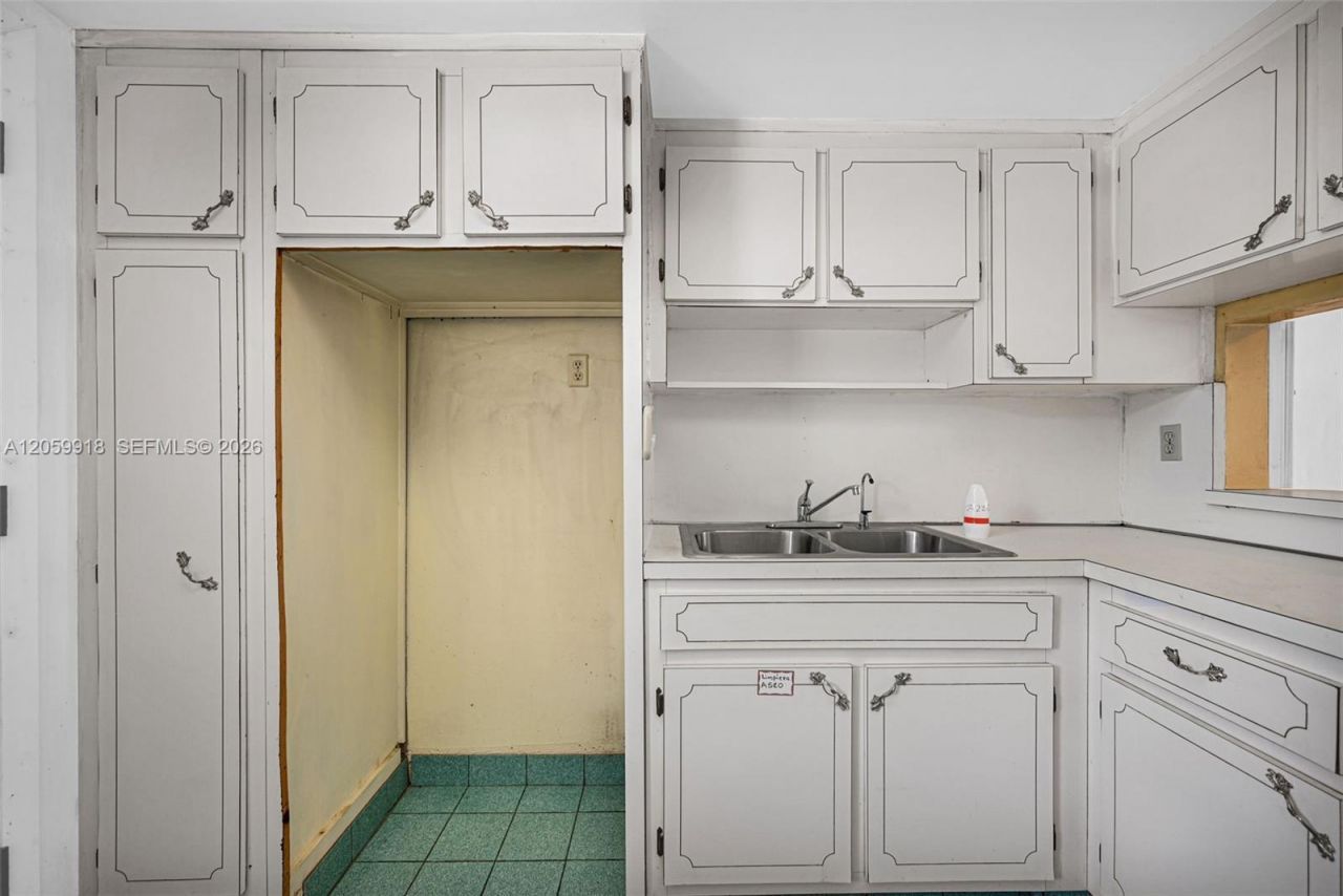 18555 NE 14th Ave , Unit 502, Miami, FL 33179 Photo