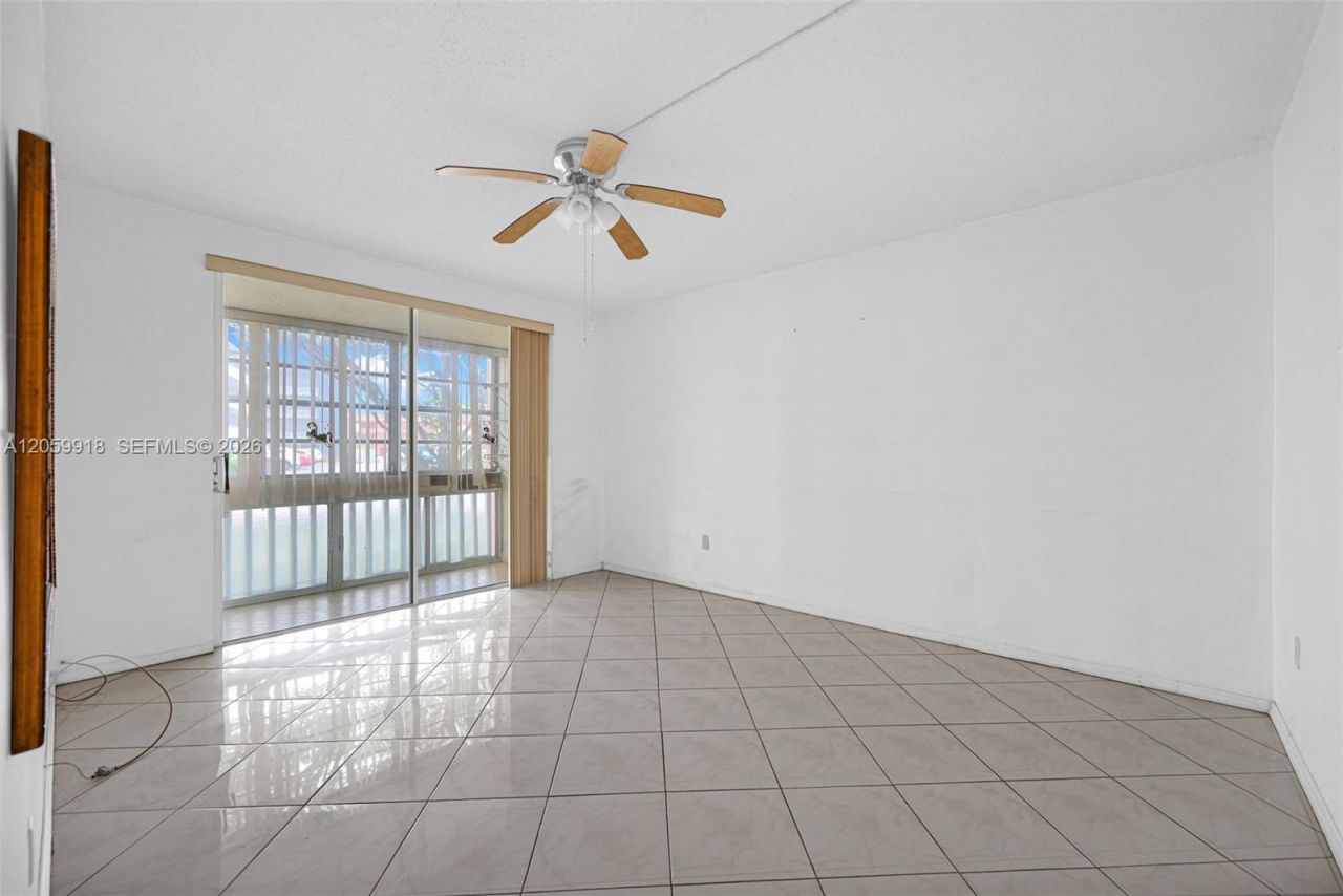 18555 NE 14th Ave , Unit 502, Miami, FL 33179 Photo