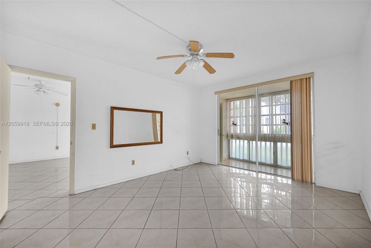 18555 NE 14th Ave , Unit 502, Miami, FL 33179 Photo
