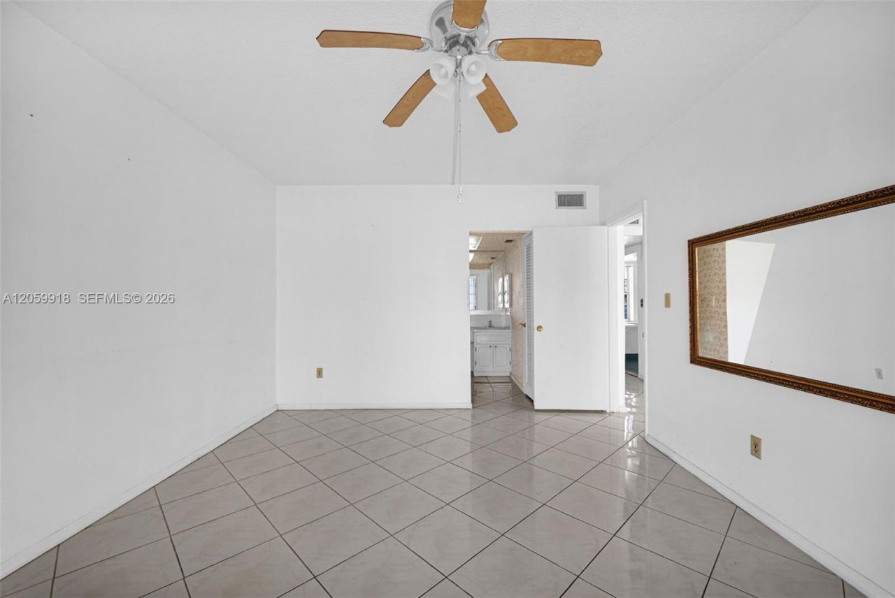 18555 NE 14th Ave , Unit 502, Miami, FL 33179 Photo