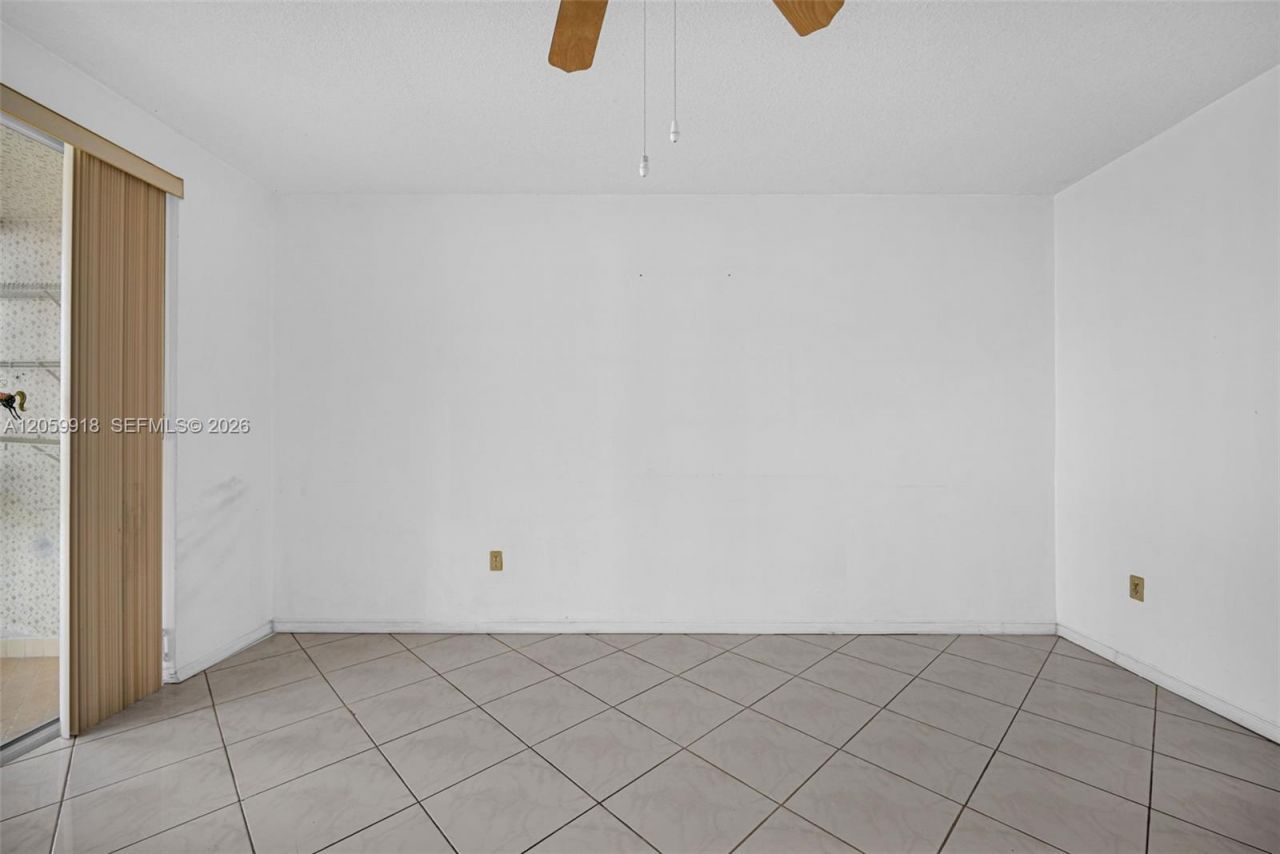 18555 NE 14th Ave , Unit 502, Miami, FL 33179 Photo